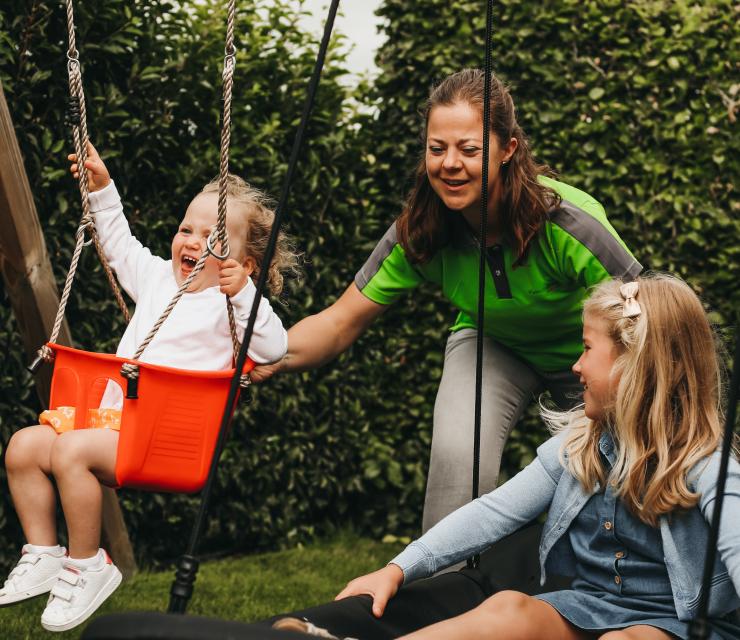 gezinszorg spelende kinderen